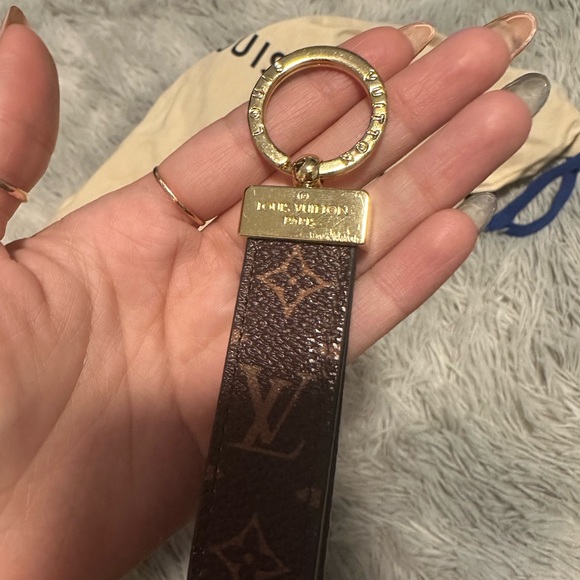 Authentic LV keychain - Picture 5 of 11